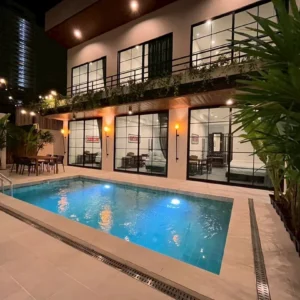 7 BEDROOM WITH